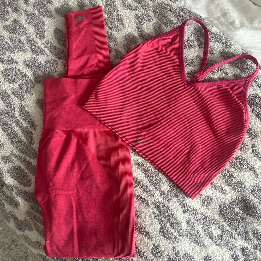 Set Active Set Womens Size Medium Pink
Leggings and Bra Athletic Workout Set Gym